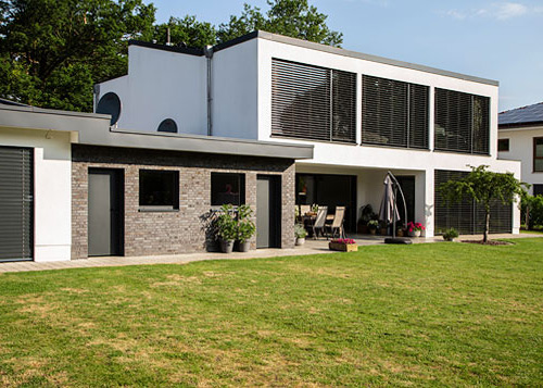 Teaserbild: Einfamilienhaus mit Garage